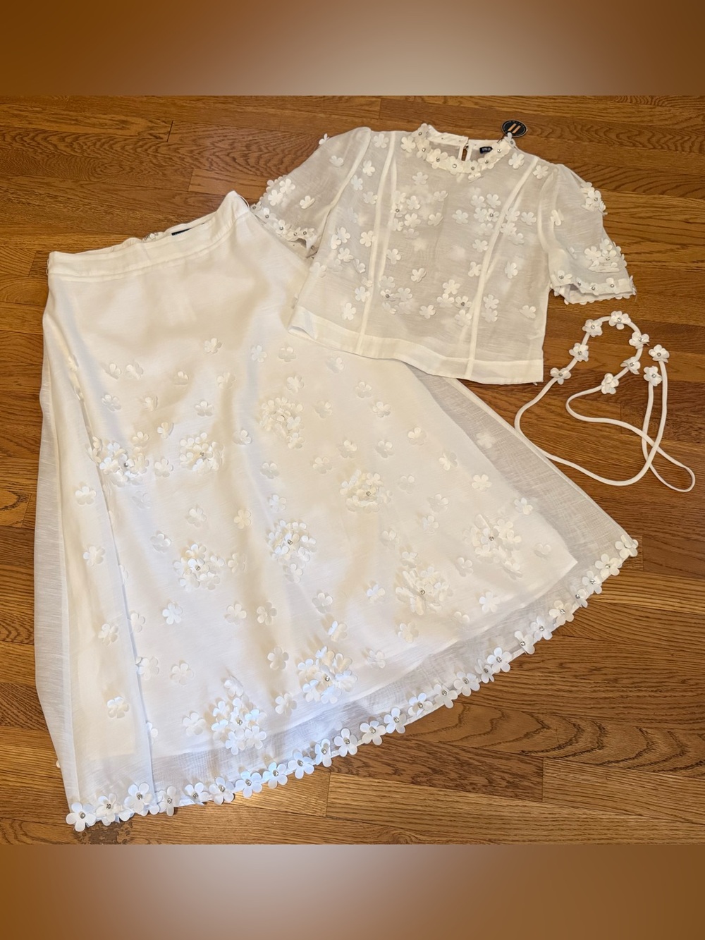 White Floral Appliqué Skirt Set with Tie Waist size L - Picture 16 of 16